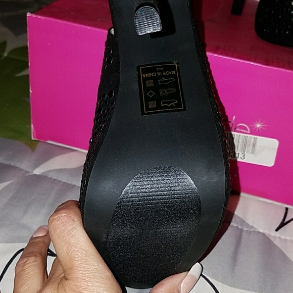 🛑PRICE DROP🛑 Shoedazzle peep toe heels - Picture 3 of 4